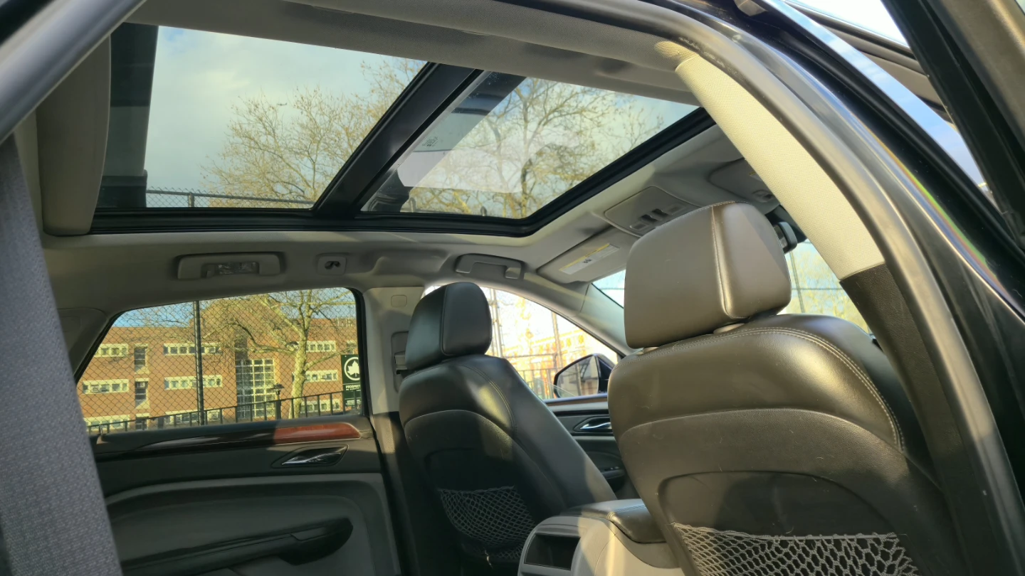 2011 Cadillac SRX Luxury Collection 4D - photo 3