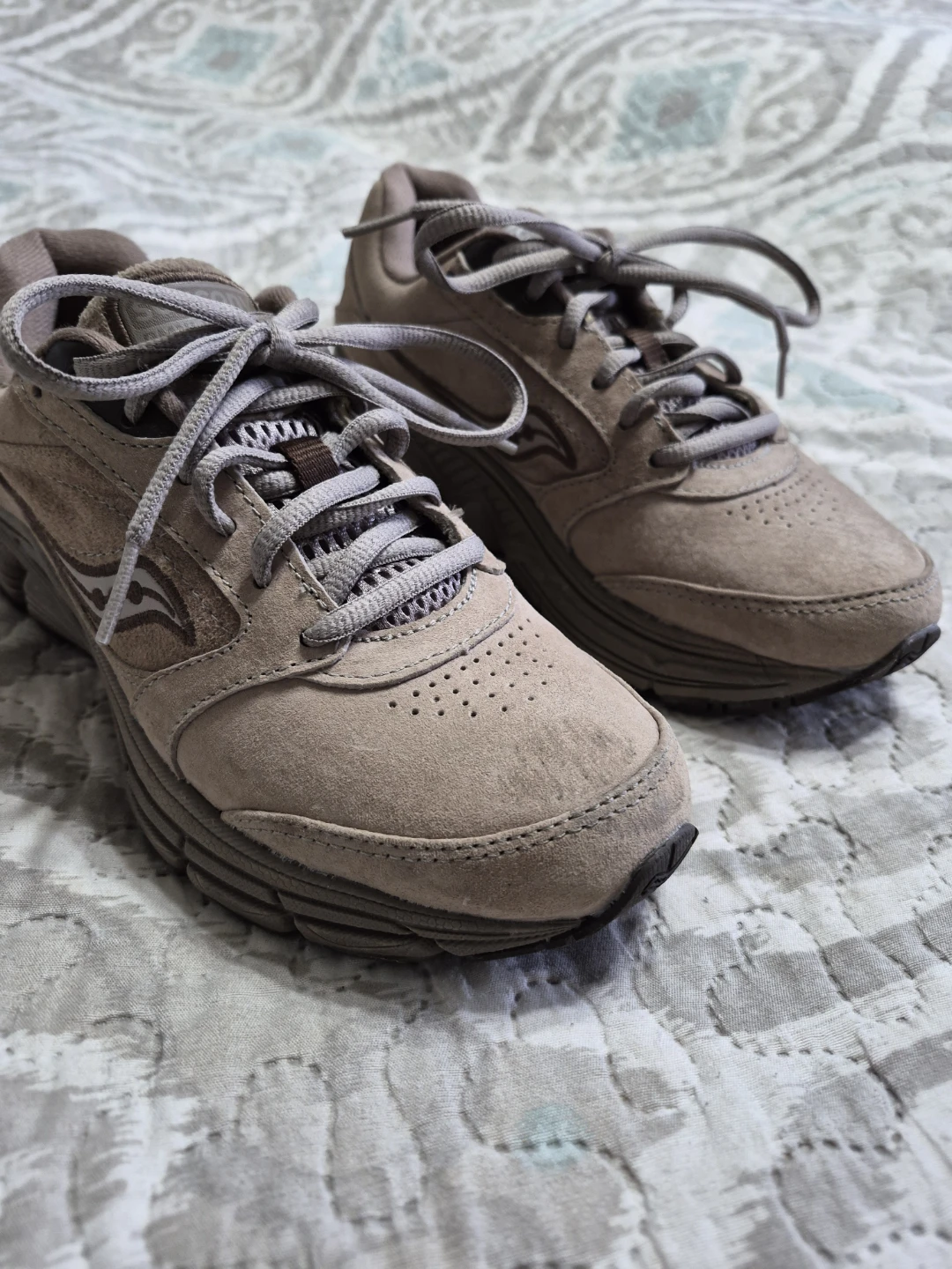 Ladies Saucony Size 6 Shoes - photo 2