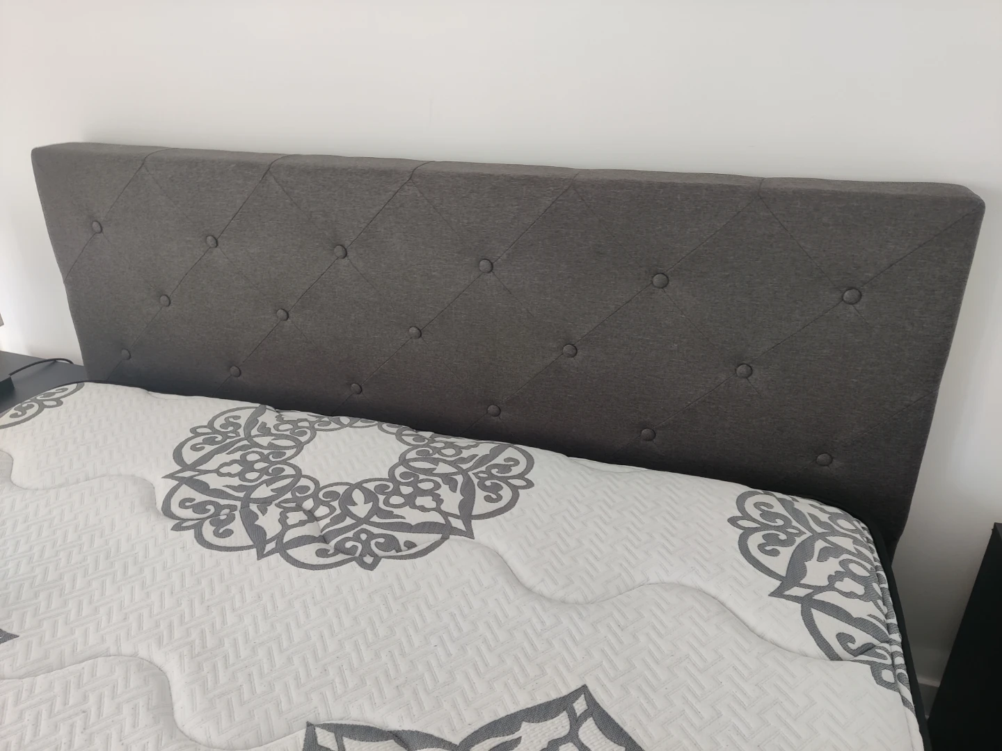 Queen bed frame - photo 2