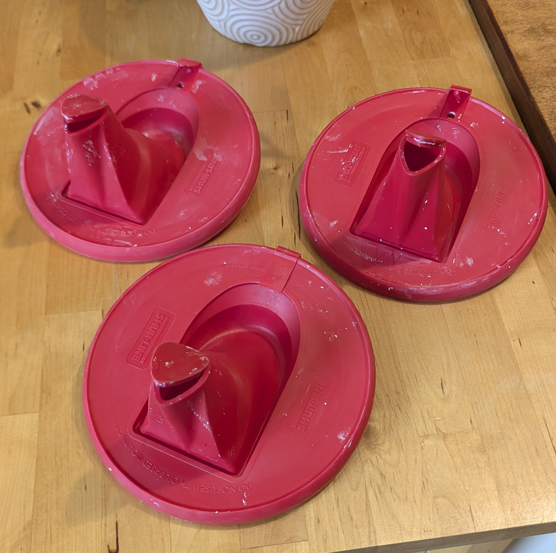 Shur-Line Red Silicone Store and Pour Collapsible Paint Can Lids - photo 3