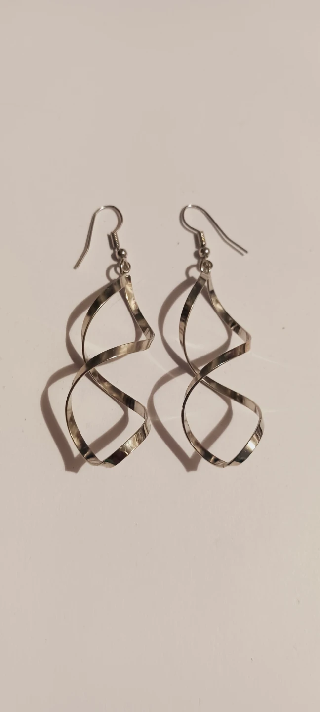 New !! Silver Tone Swirl Dangle Earrings - photo 2