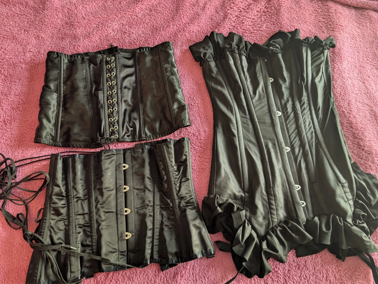 GOTHIC / BURLESQUE CORSET LOT – 3 AUTHENTIC EUROPEAN CORSETS - photo 5