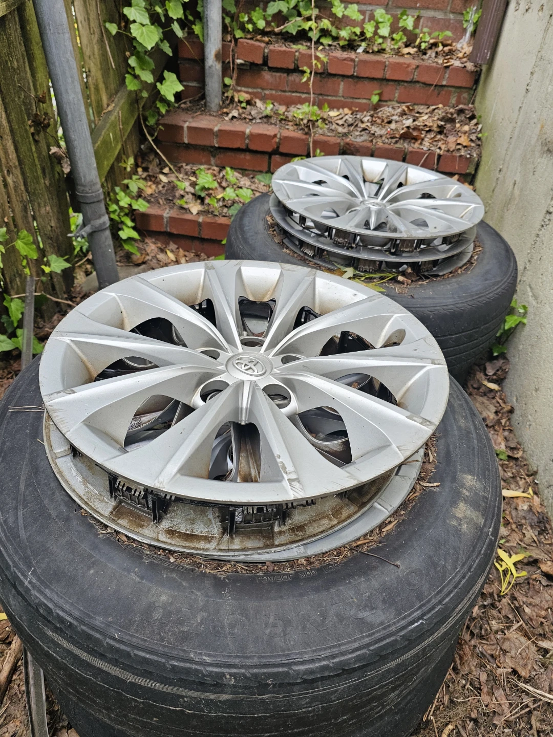 Set of 4 Toyota Camry Hubcaps