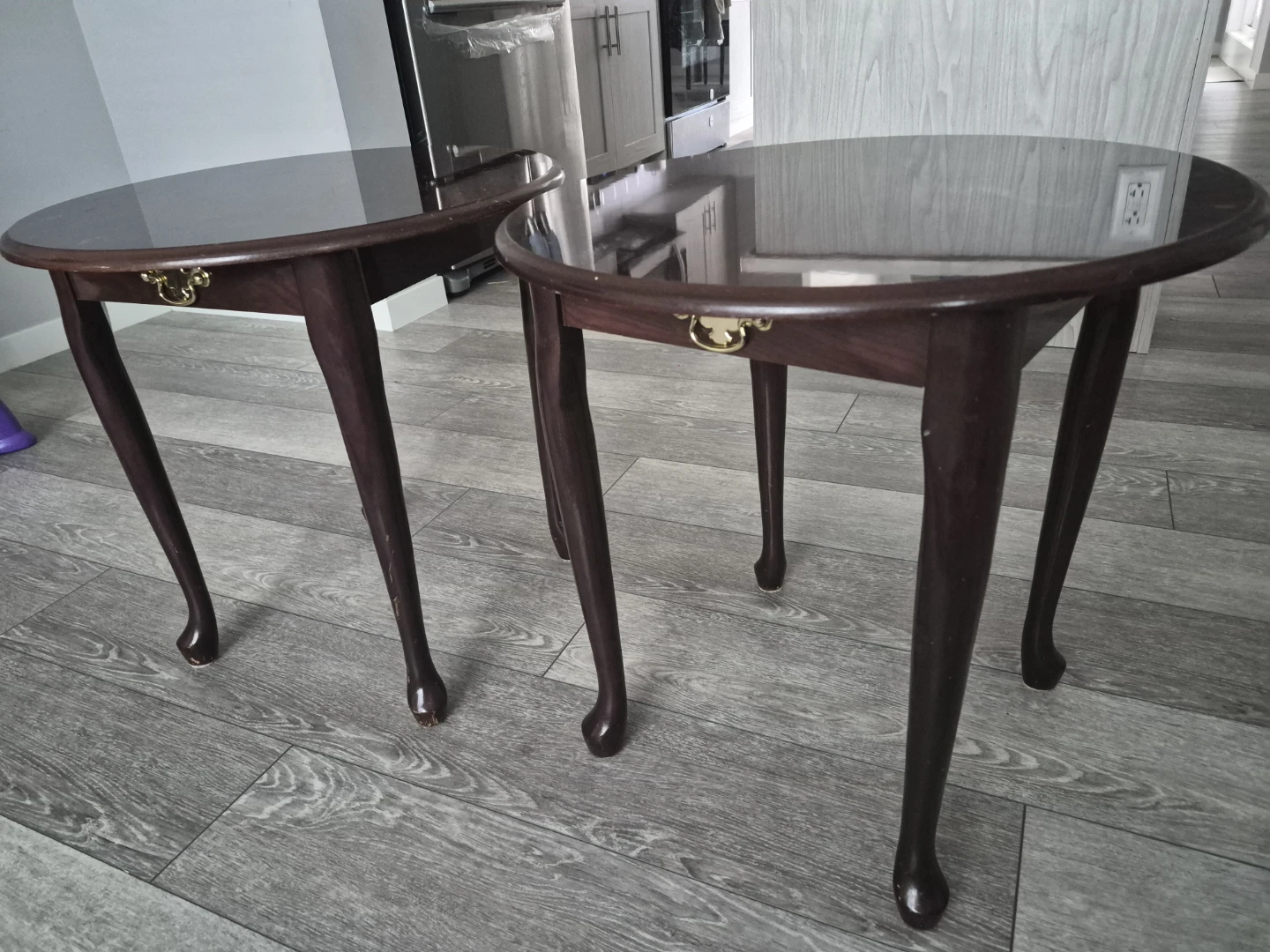 Set of 2 Round Dark Wood Side Tables - photo 3