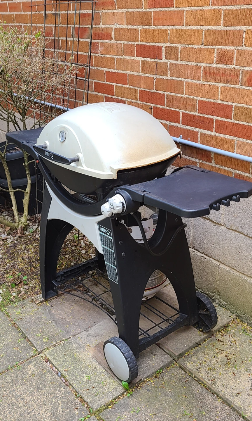 Weber Q-300 Propane BBQ Grill - Great Condition + Extras! - photo 3