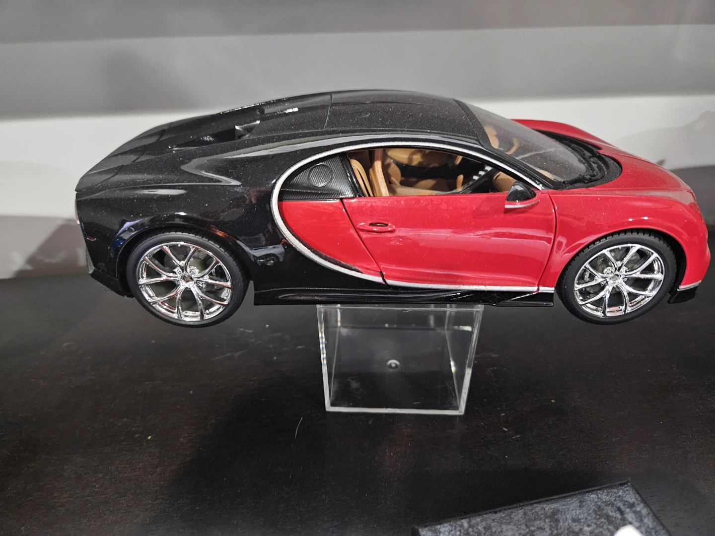 1/18 Bugatti die-cast model car