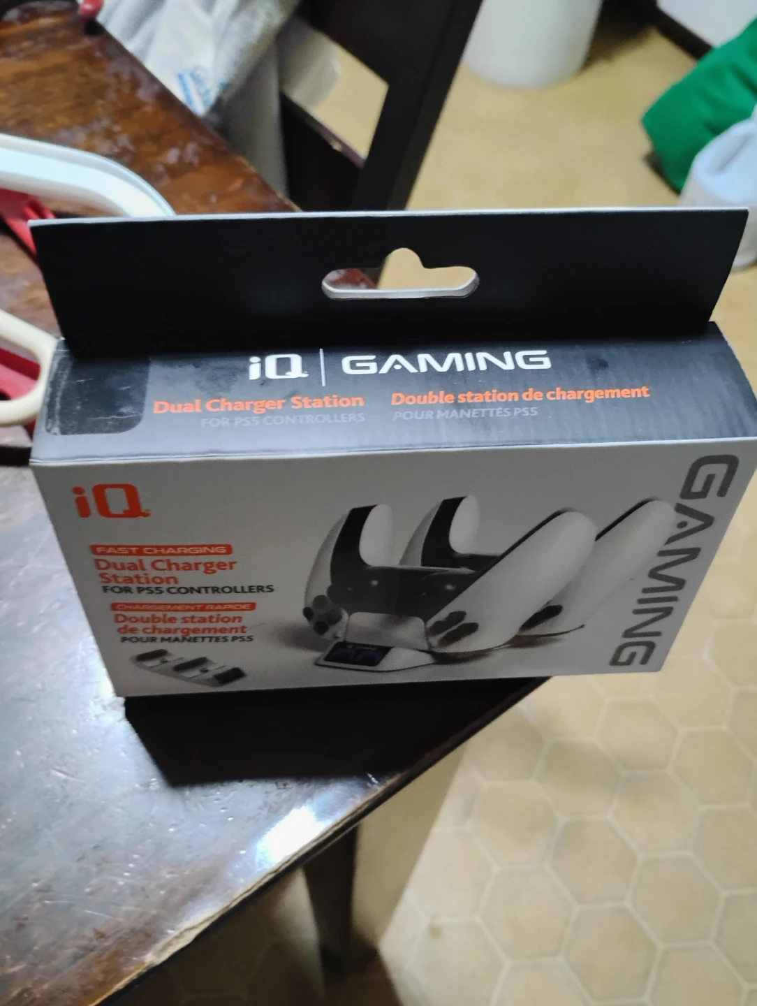 iQ Gaming Dual Charger Station for PS5 Controllers - photo 2