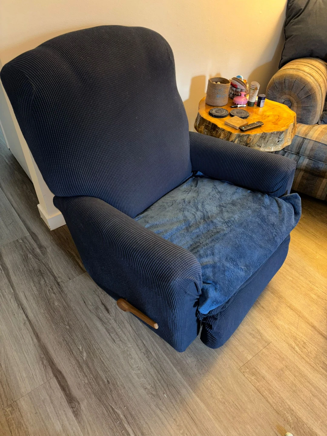 FREE - 2 La-Z-Boy Recliners - photo 2