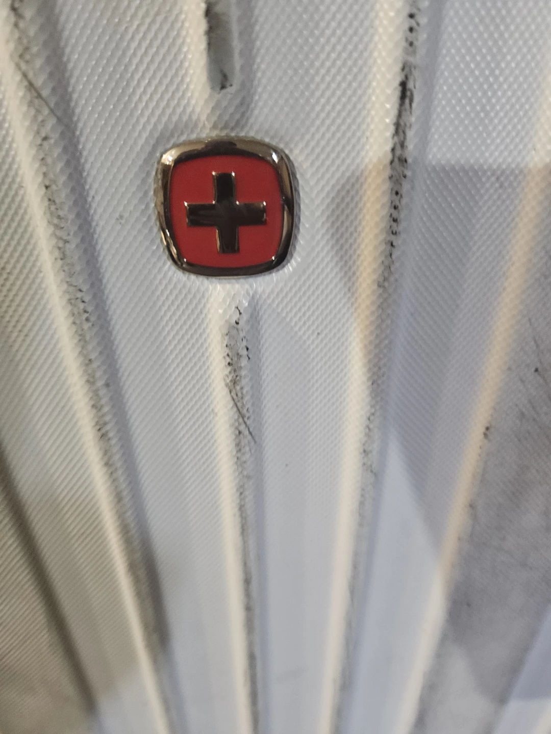 Wenger Luggage - White Hard-Shell Suitcase - photo 5