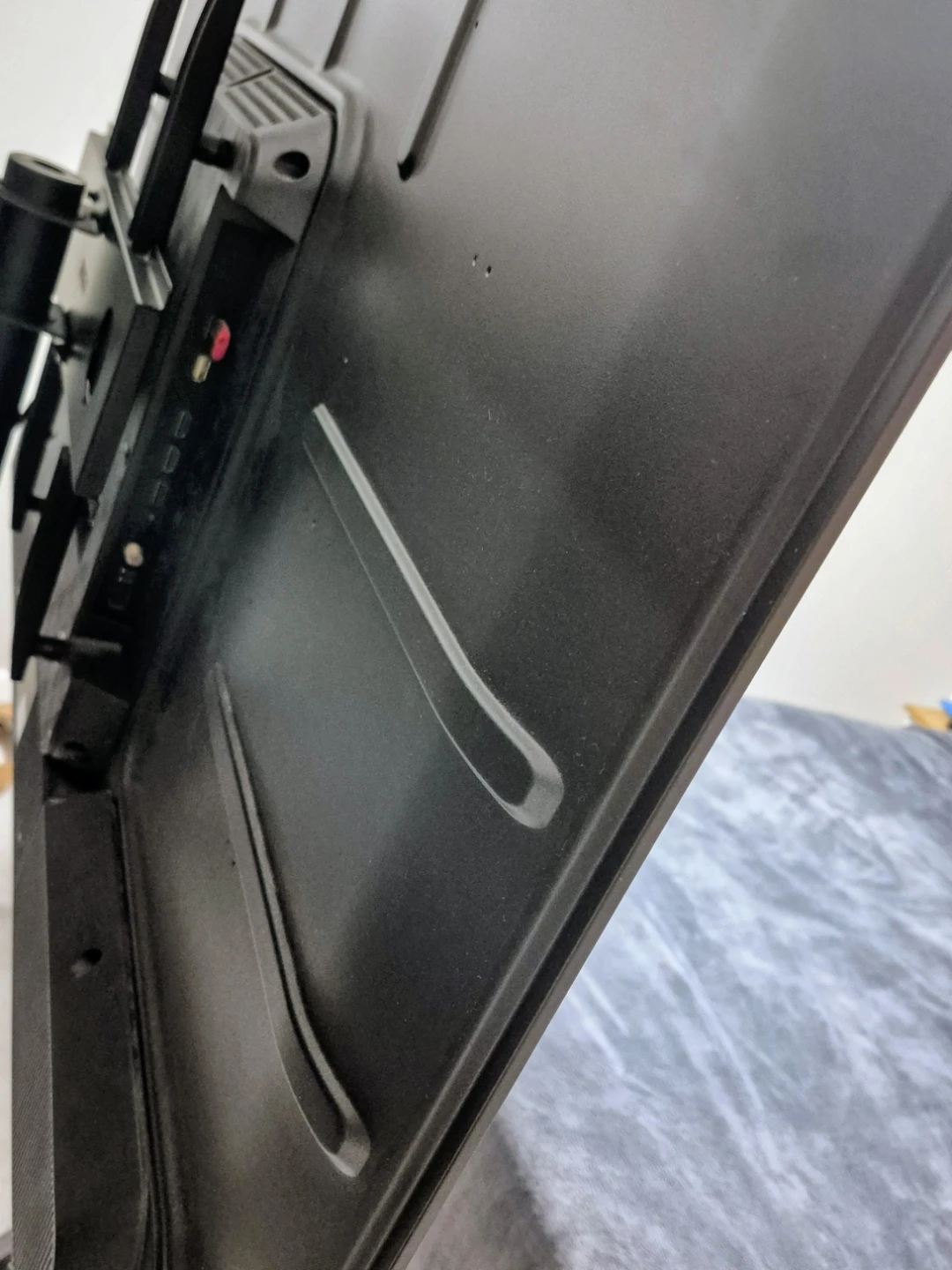 Highsense 50 inch UHD 4K Tv only tv for sale not the stand. - photo 3