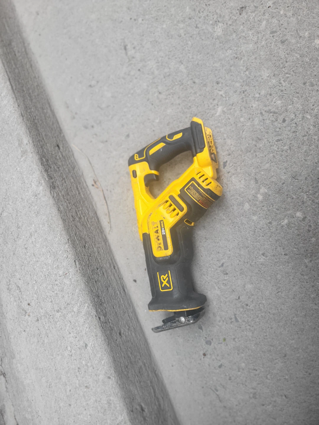 DeWalt 20V MAX XR Reciprocating Saw dcs 367