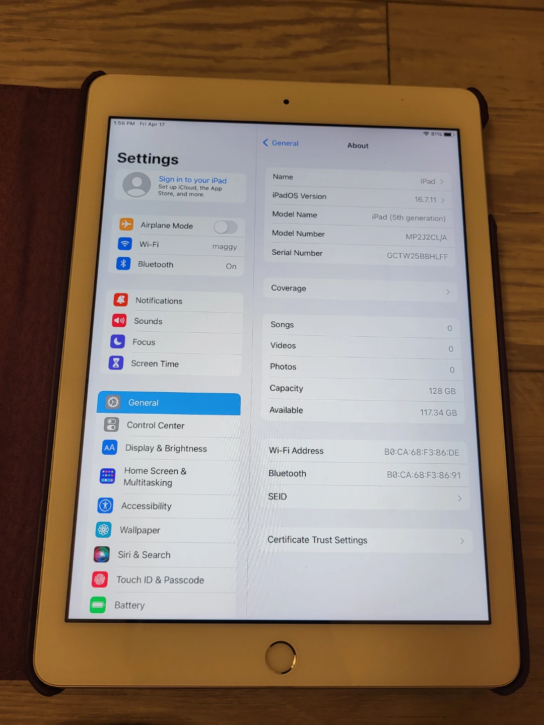 Apple iPad 5th Gen 128GB Wi-Fi - Gold - photo 4