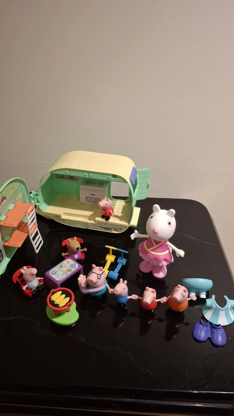 Peppa Pig Campervan Playset with Figures