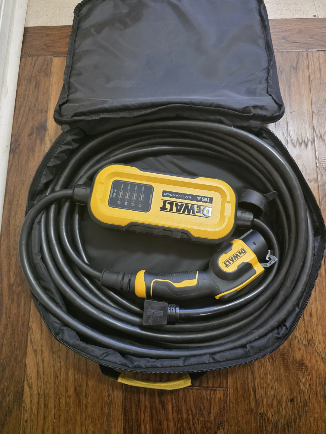 DeWalt 16A EV Charger with 25ft Cable and Travel Bag - photo 3