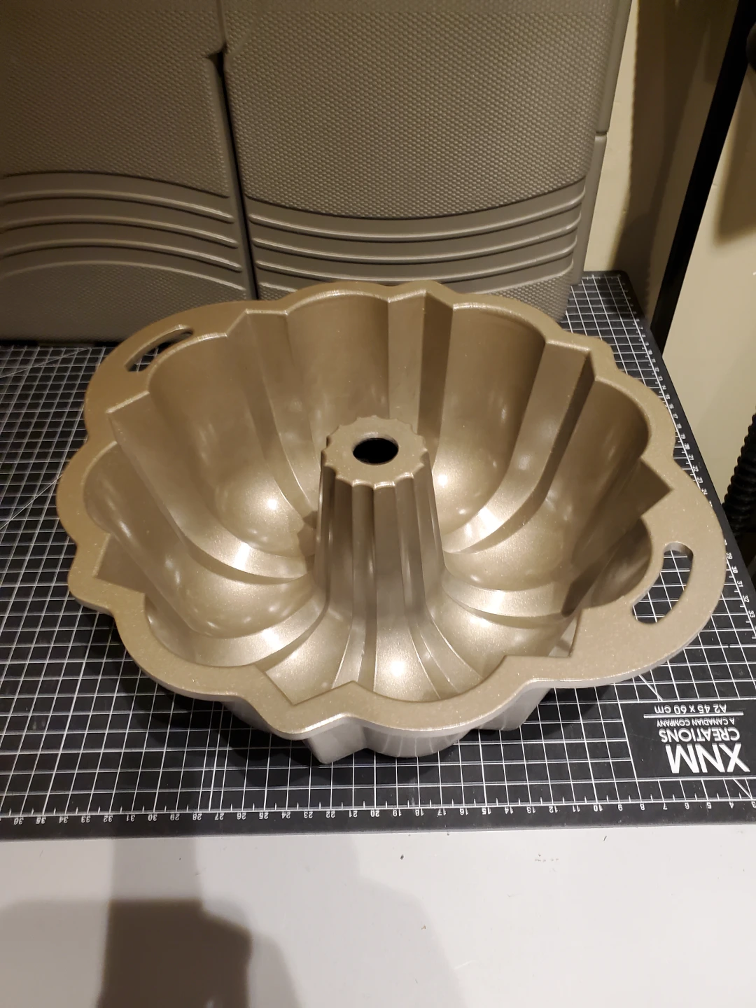 Nordic Ware Bundt Pan - 10-15 Cups Capacity