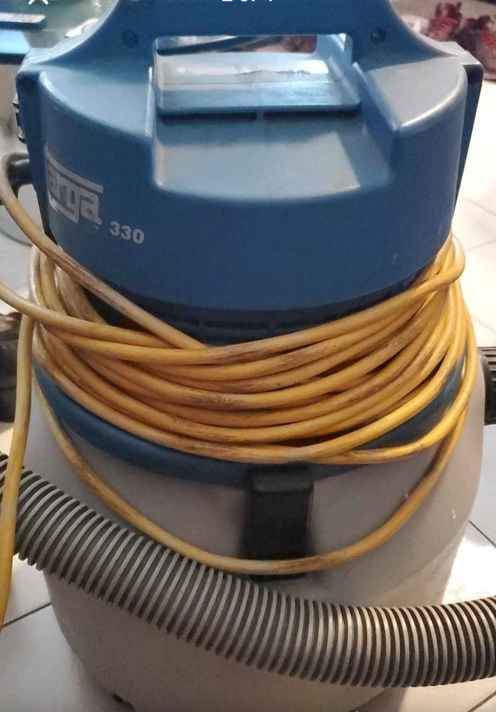 Industrial canister vaccuum