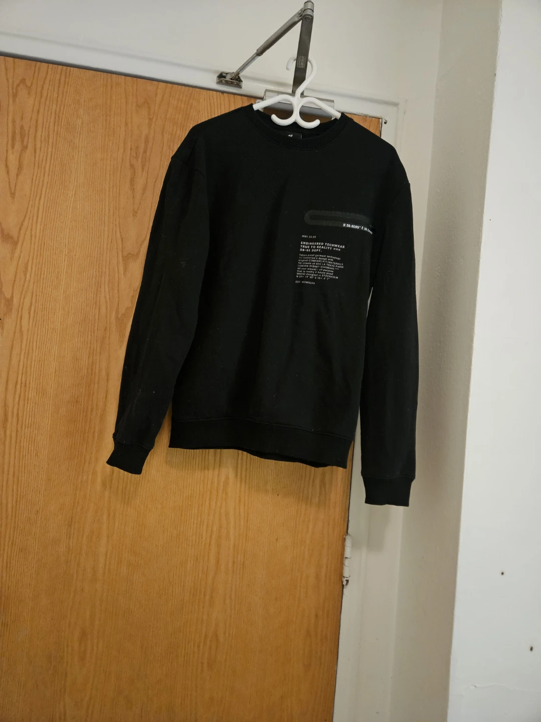 H&M Black Crewneck Sweatshirt Size S