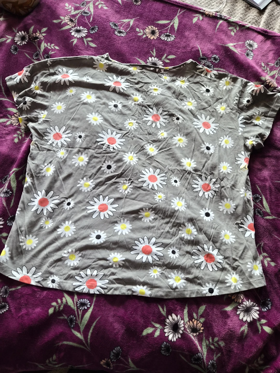 Enjoynight Grey Daisy Print V-Neck T-Shirt 2XL - photo 3
