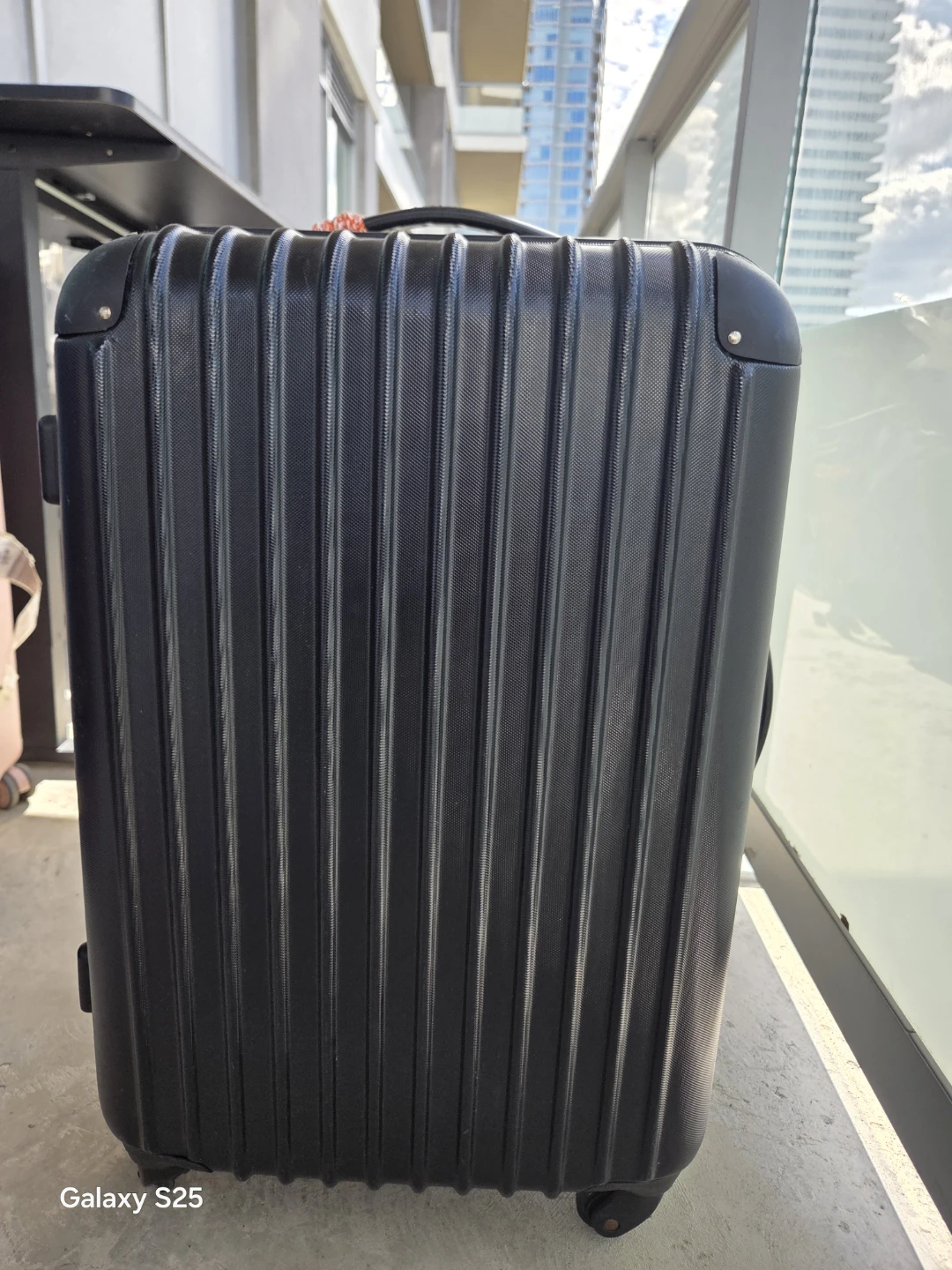 Black Hard-shell Carry-on Suitcase - photo 4