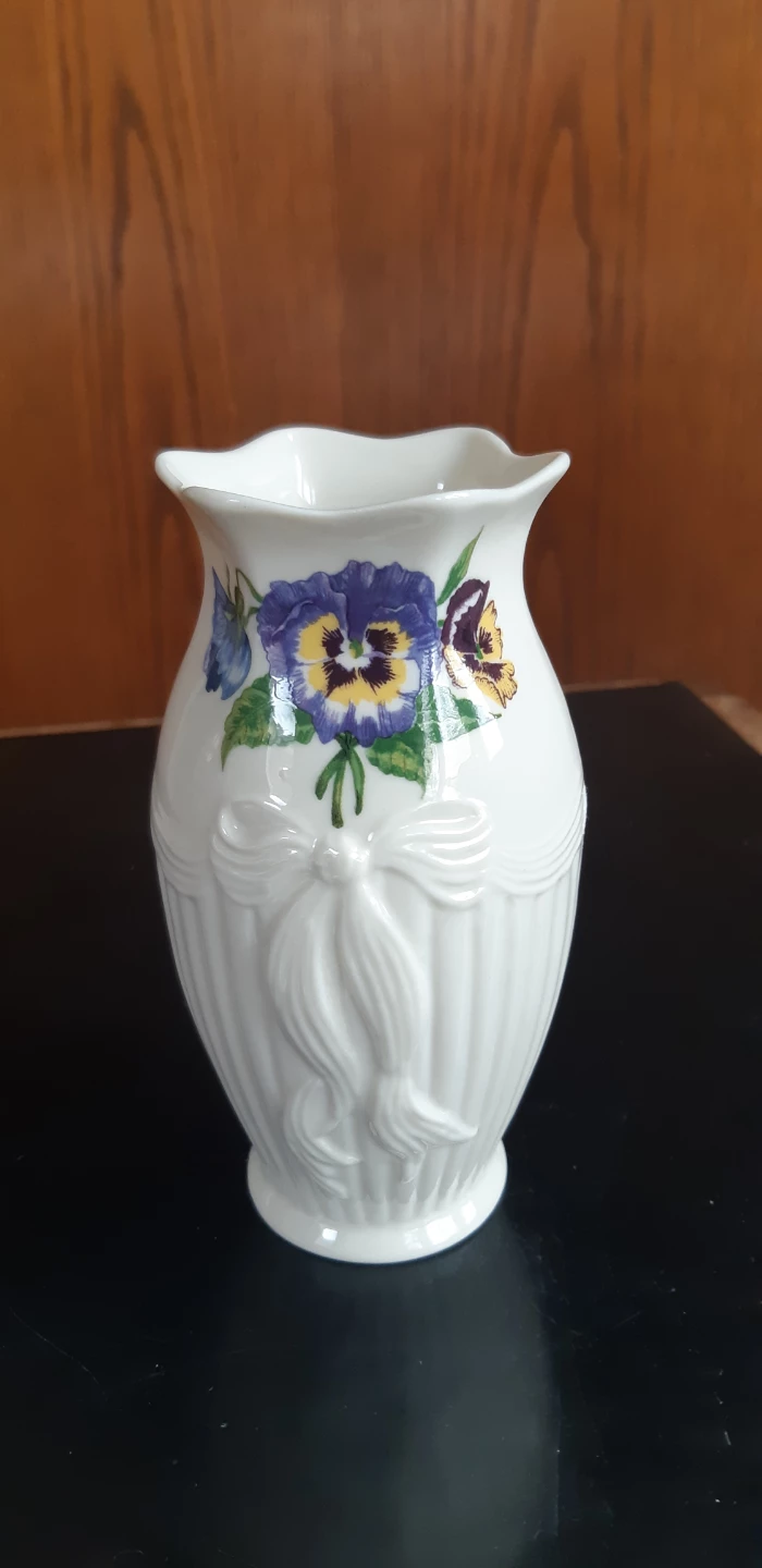 Belleek & Wedgwood Vases - photo 2