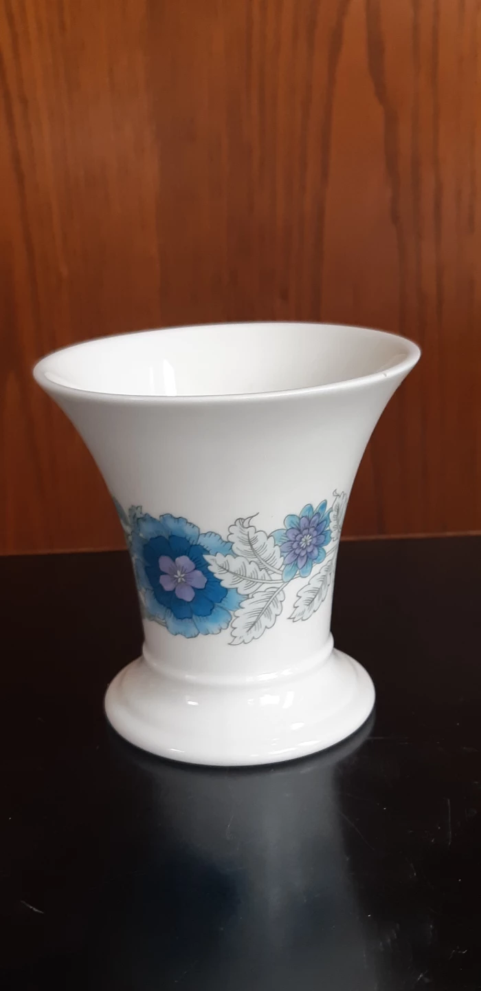 Belleek & Wedgwood Vases - photo 4