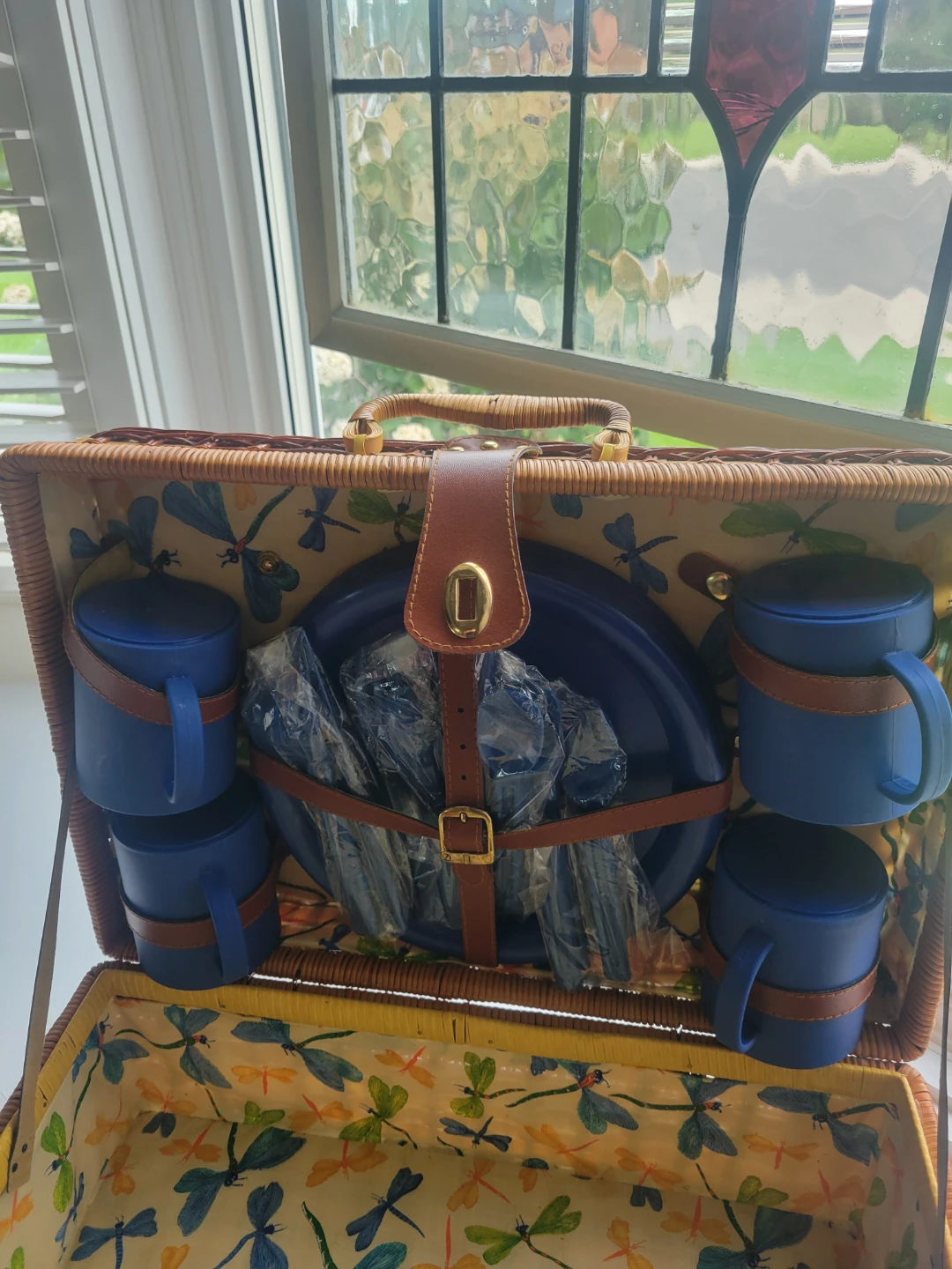 Dragonfly Suitcase Style Wicker Picnic Basket with Dishes - photo 2