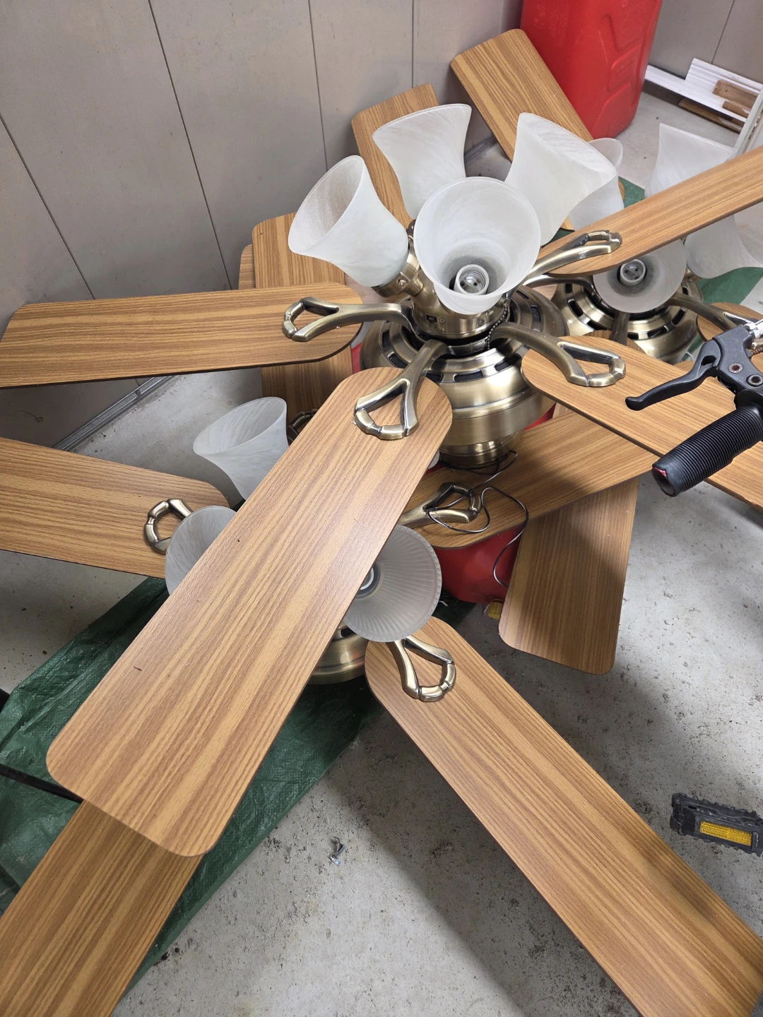 Ceiling Fan with 5 Wood-Look Blades and Lights