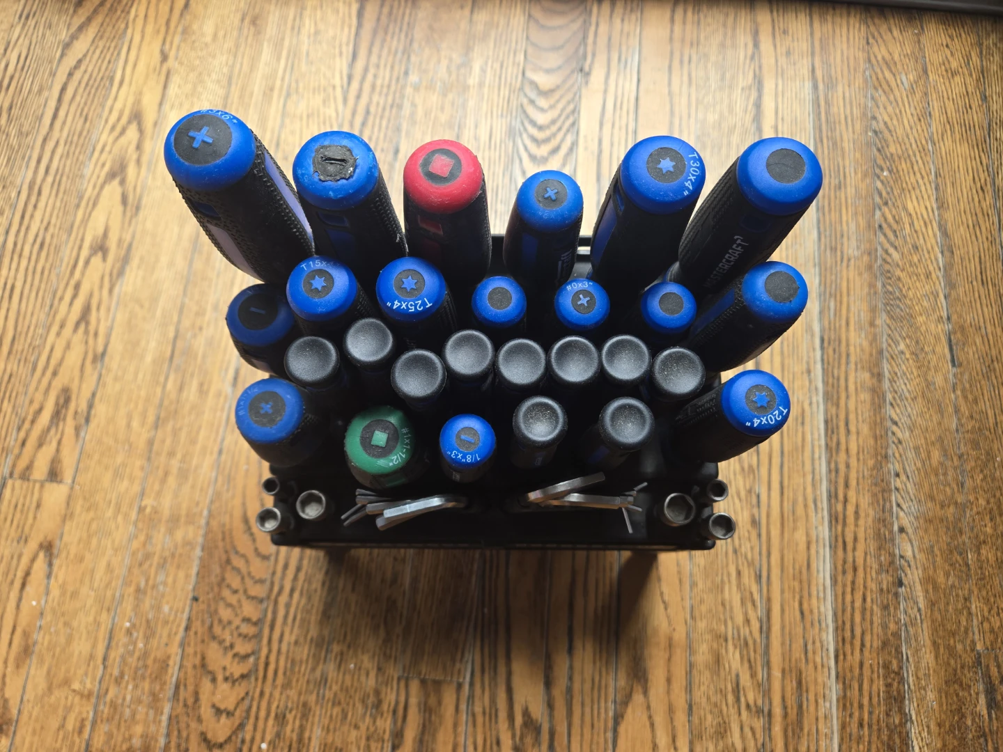 Mastercraft Screwdriver and Hex Key Set with Stand - photo 3