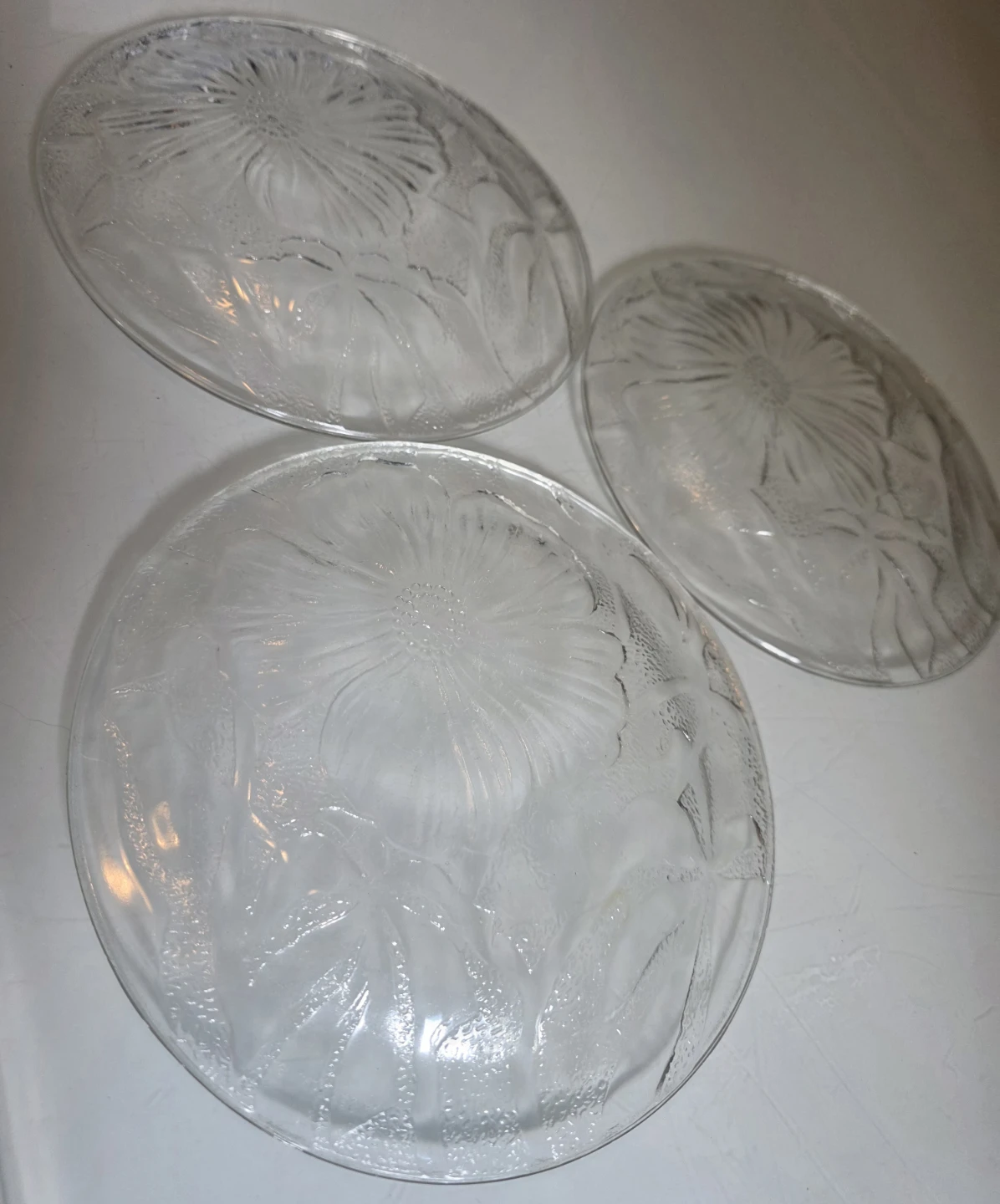 3 Vintage KIG Indonesia Clear Glass Hibiscus Blossom Plates - photo 4