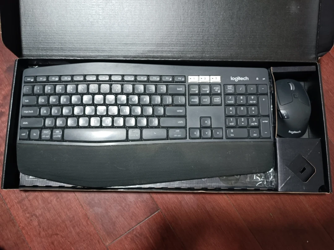 MOVE OUT SALE: Logitech MK850 Keyboard and Mouse Combo