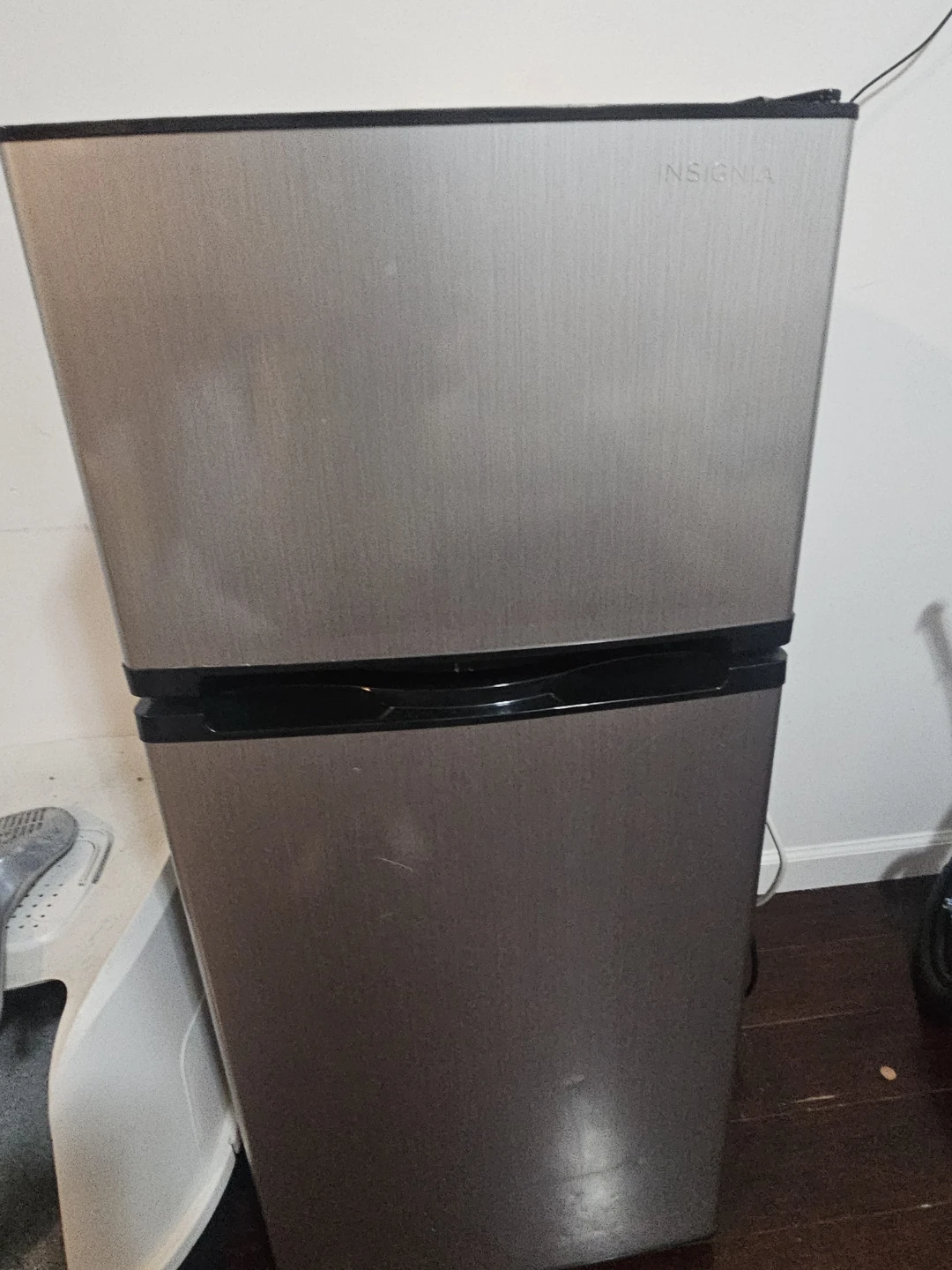 Insignia Top Freezer Refrigerator