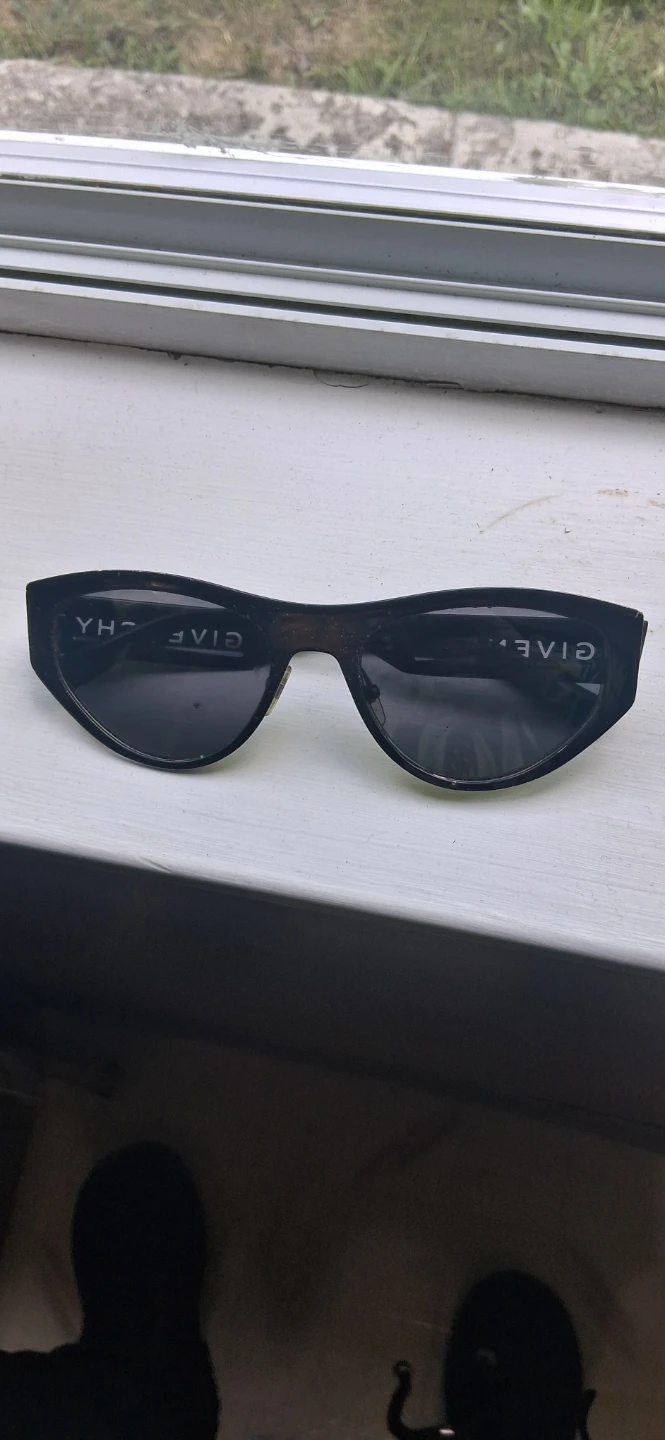 Givenchy Black Cat-Eye Sunglasses - photo 4