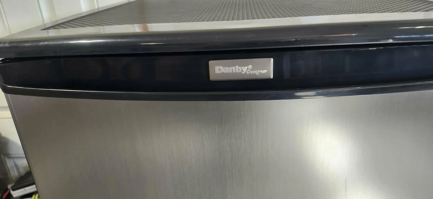 Danby Designer upright Fridge - photo 2