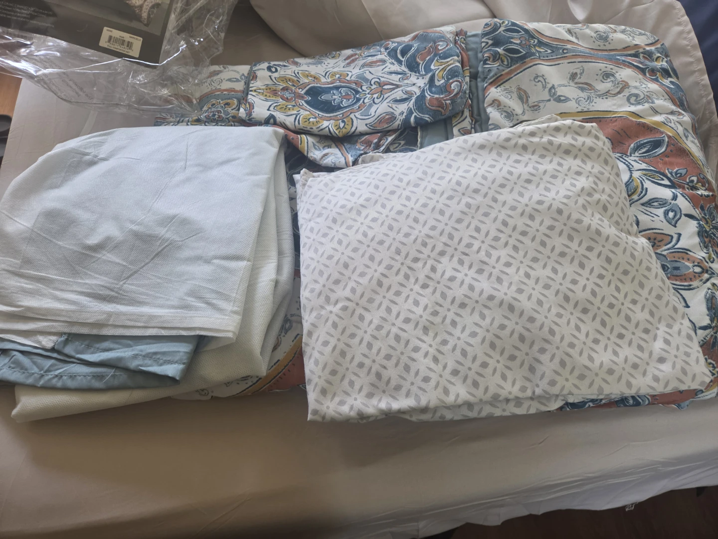 8 Piece Full Bed Ensemble Comforter Set