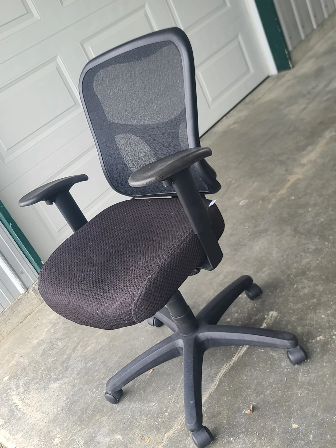 Black Mesh Office Chair - photo 2