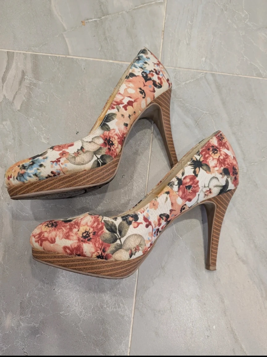 Floral Pump Heels - Size 6 - photo 2