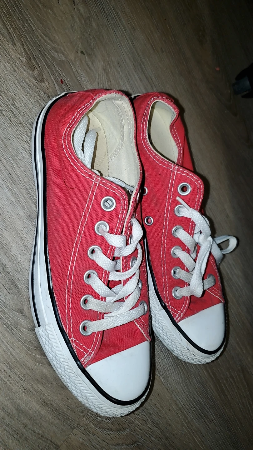 Red converse