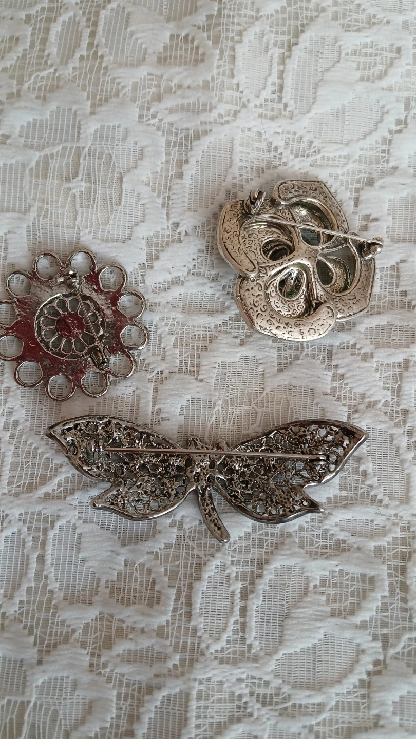 Collection of 3 vintage broaches for $5.00 - photo 2
