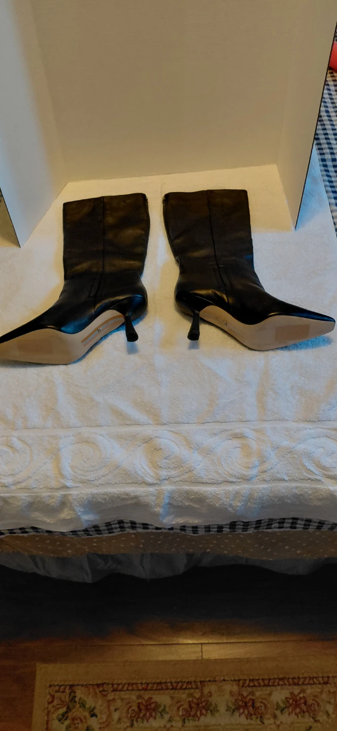Black Heeled Boots - photo 2