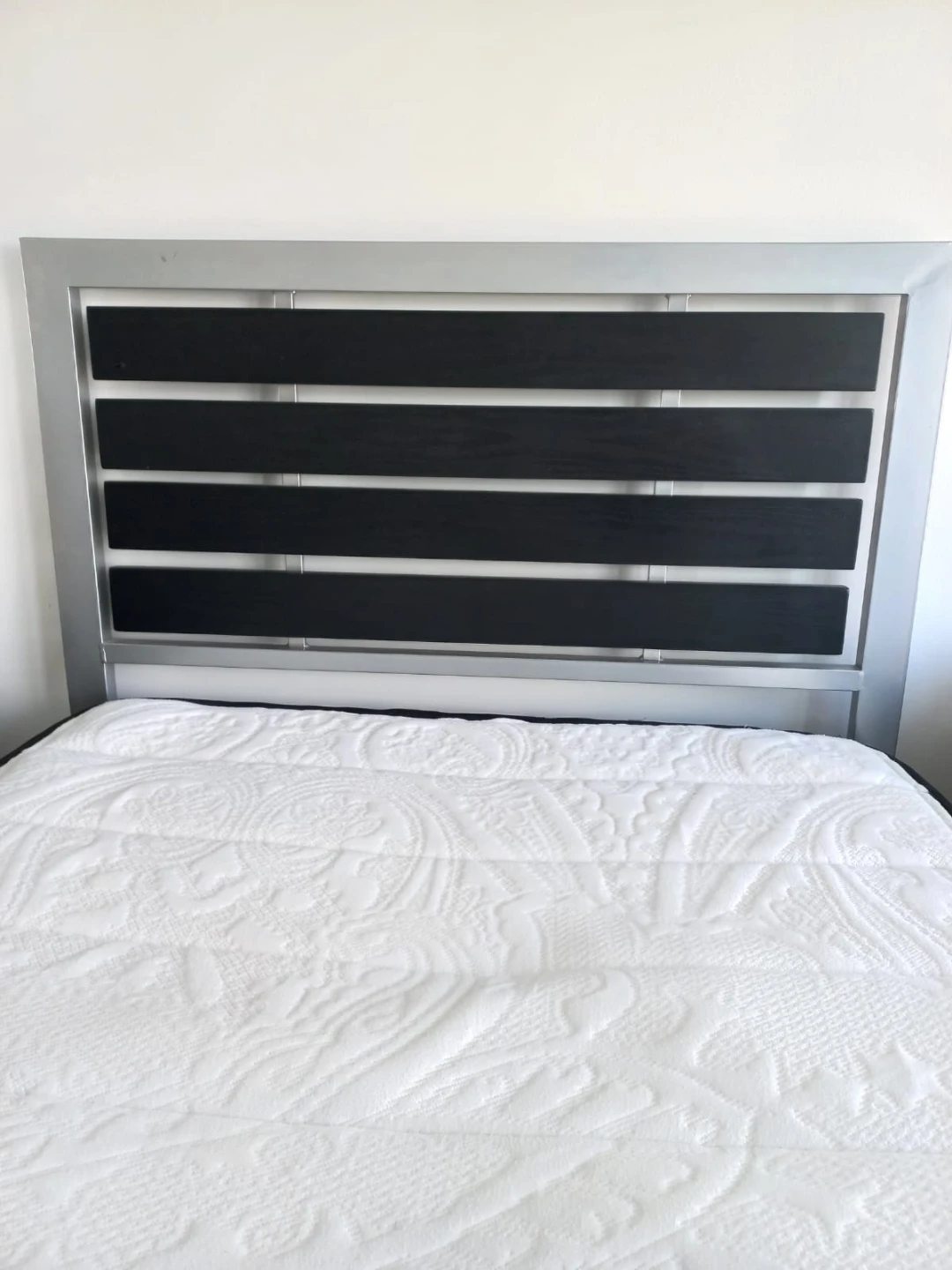 For Sale: Modern Twin Bed Set - Frame+Mattres