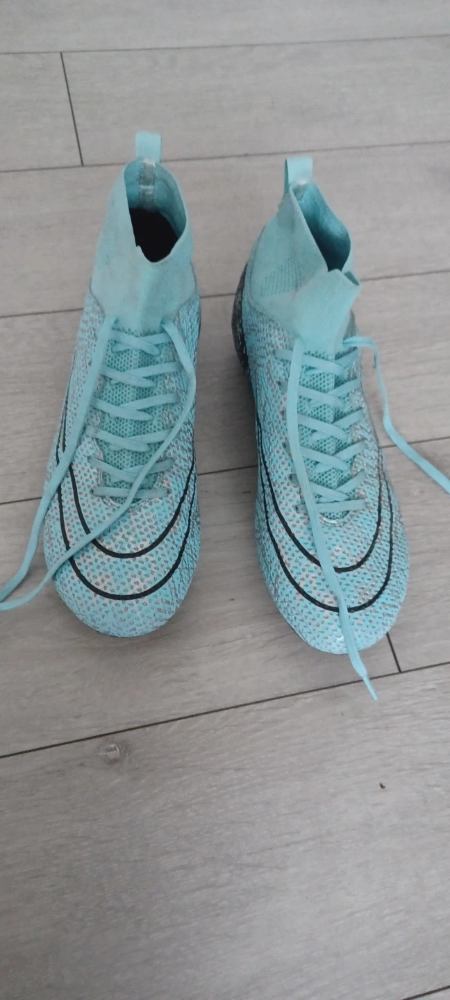 Unisex Soccer Cleats Size 42