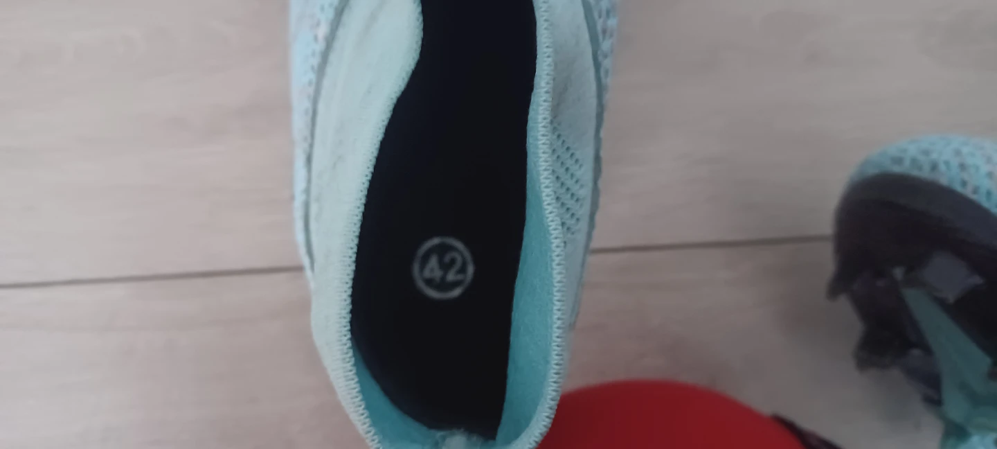 Unisex Soccer Cleats Size 42 - photo 3