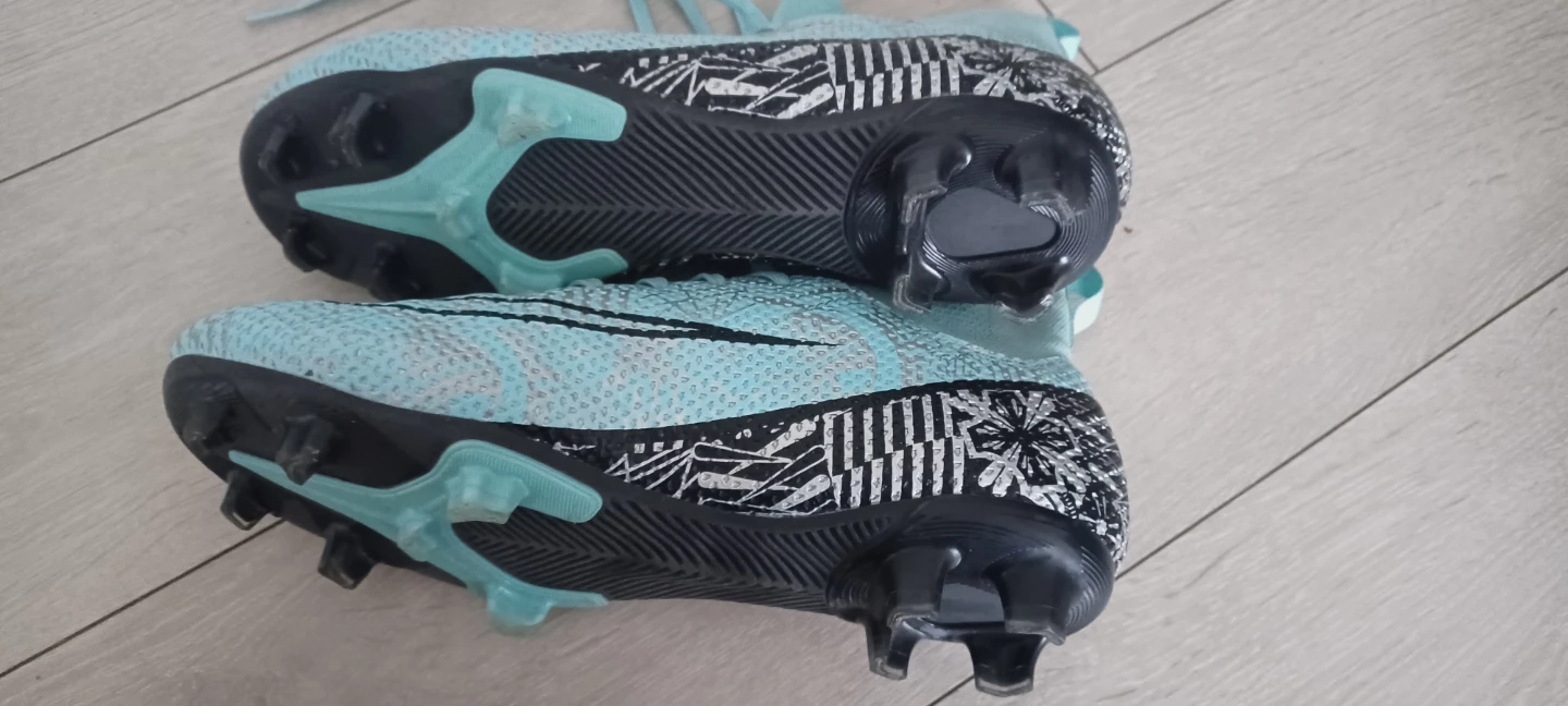 Unisex Soccer Cleats Size 42 - photo 4