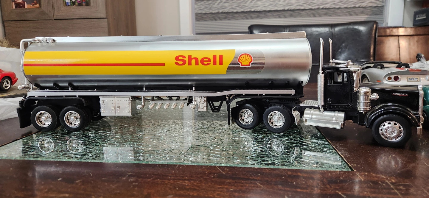 Shell Oil Tanker Truck Model - photo 2