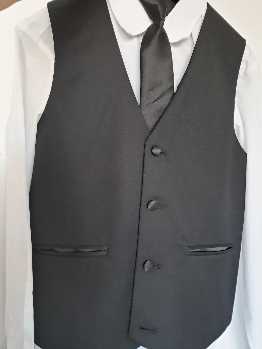 NEW Boys Black Tuxedo Suit 5-Piece Set - photo 4