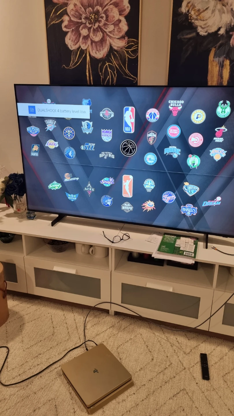 Ps4 with NBA 2K20 video game - photo 4