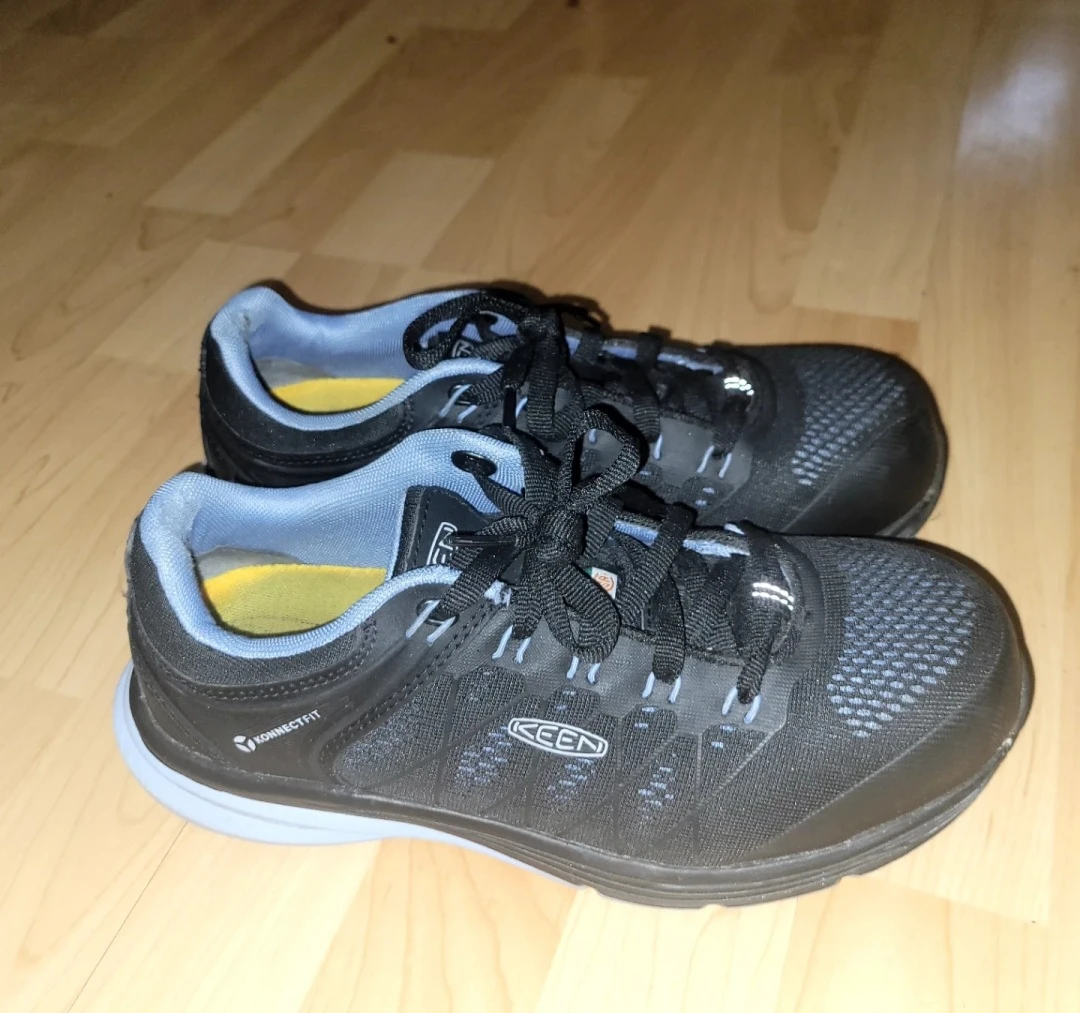 KEEN Women's Blue Steeltoe Shoes