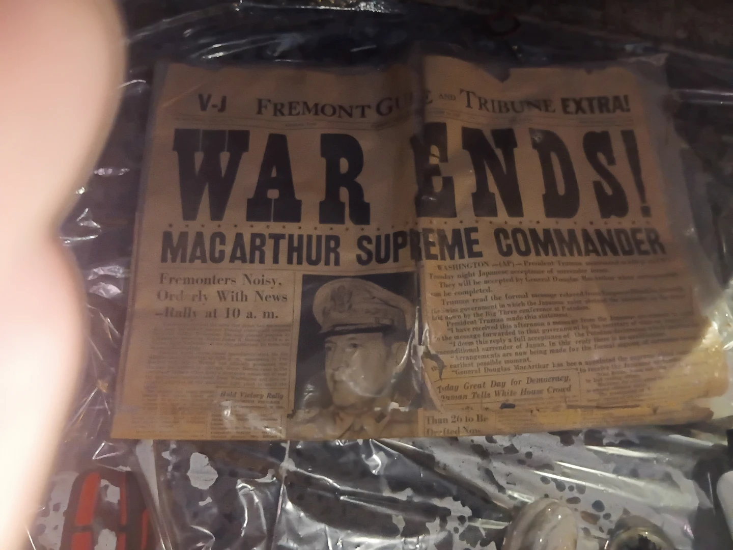 V-J Fremont Guide and Tribune Extra! War Ends!