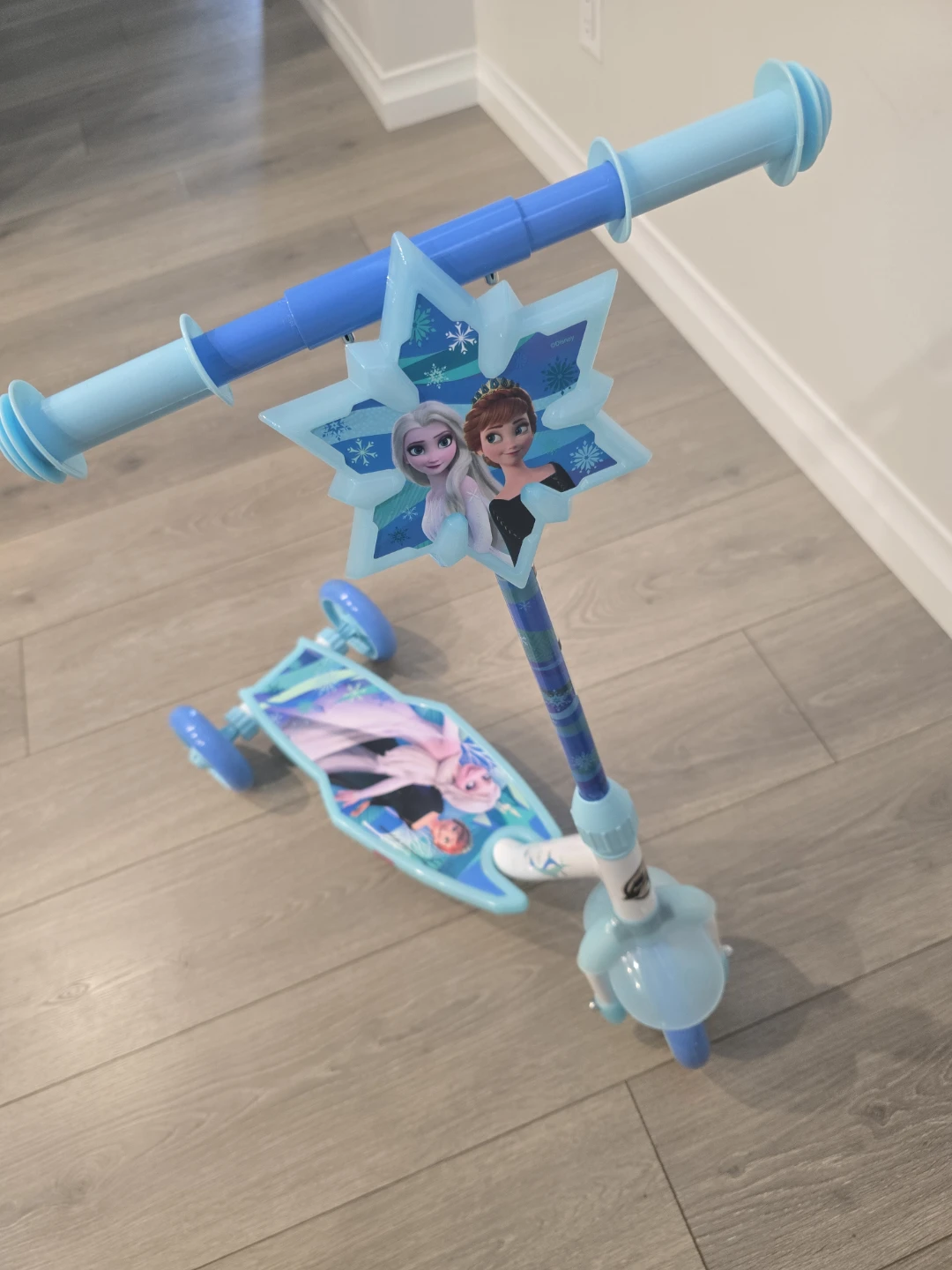Frozen 3-Wheel Kids Scooter