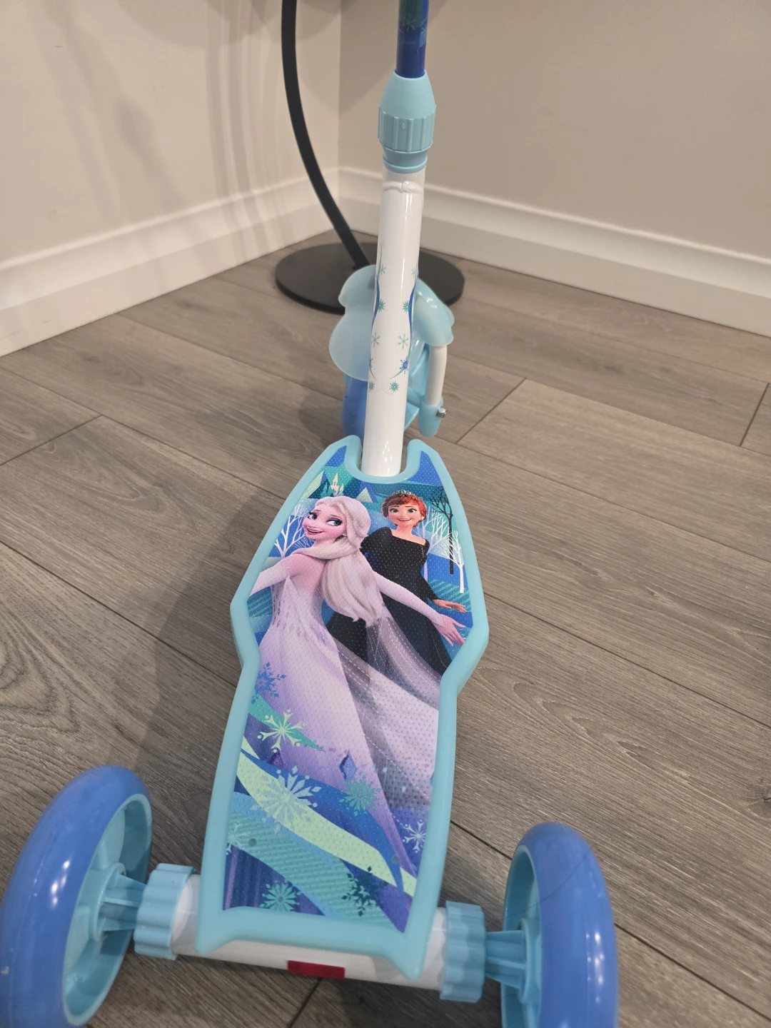 Frozen 3-Wheel Kids Scooter - photo 2